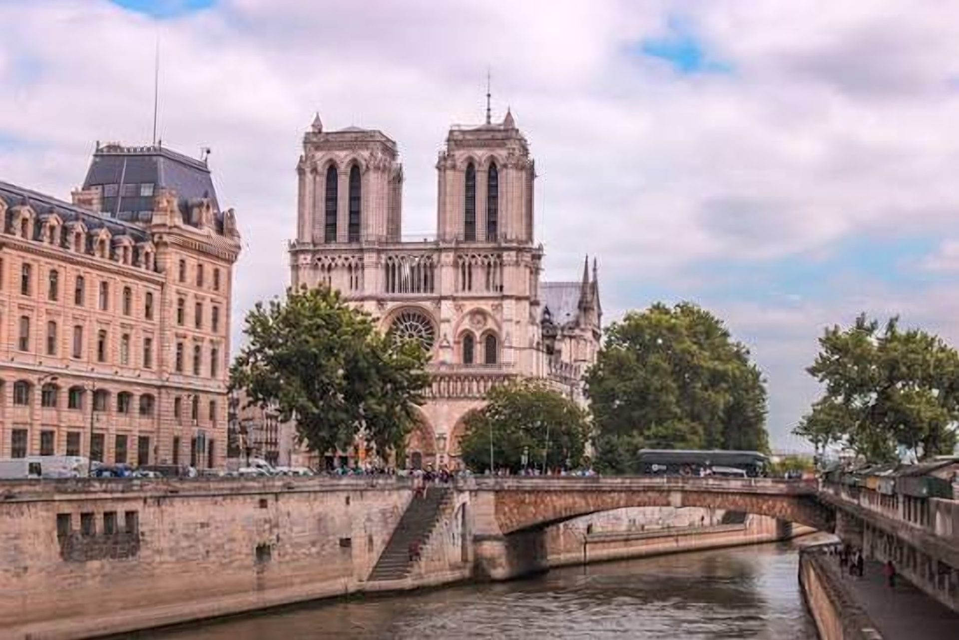 Notre-Dame de Paris et la Seine