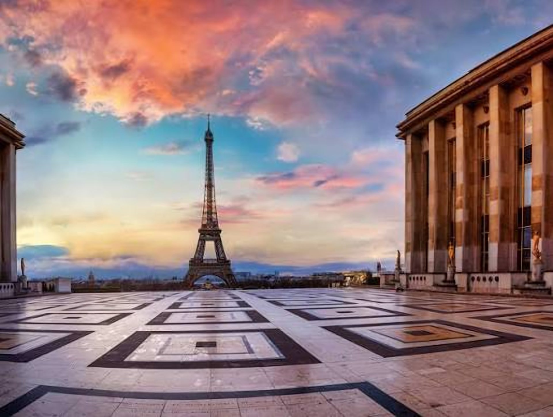 La tour Eiffel vue du Trocadéro au coucher du soleil
